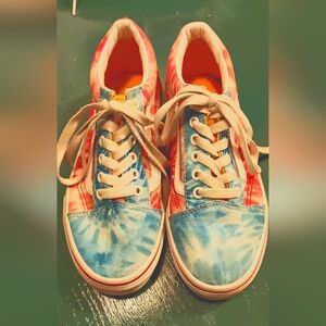 3/$25- VANS Tie Dye Off the Wall